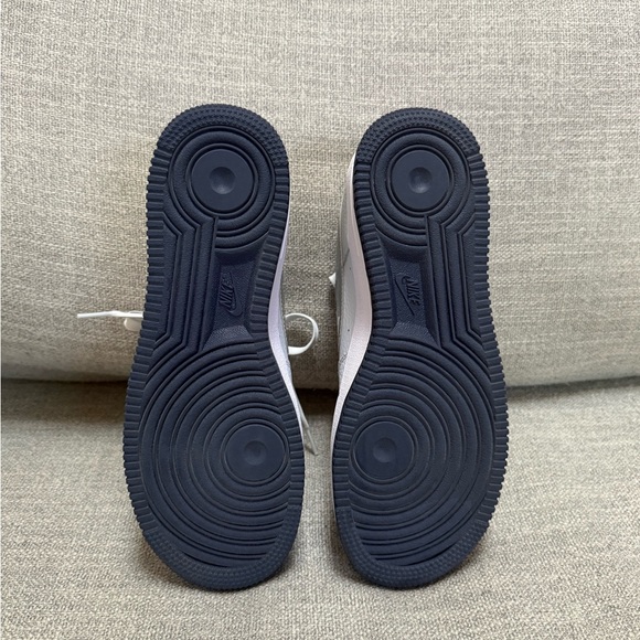 Nike | Air Force 1 GS Pure Platinum Barely Grape/Grey Low-Rise Size 7Y/W8.5 - Picture 3 of 7